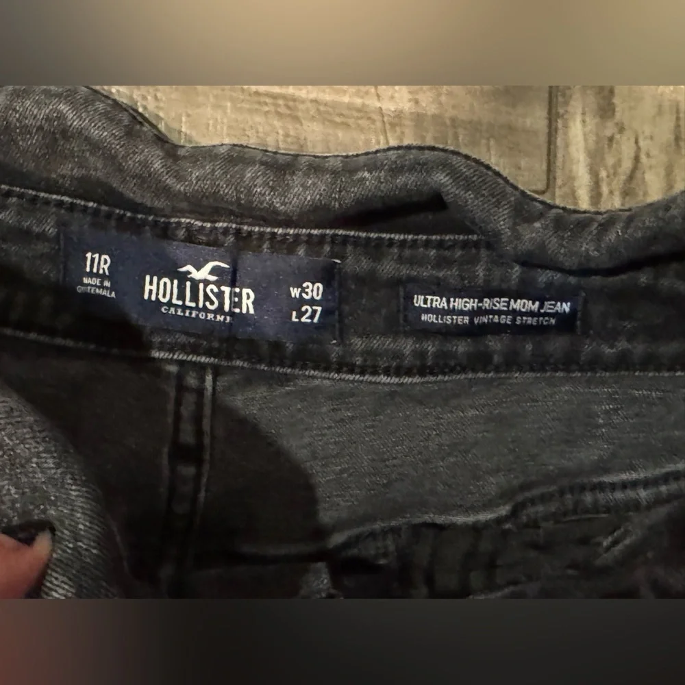 Hollister Jeans Womens 11 Black Faded Ultra High Rise Mom Jean Norm-core denim